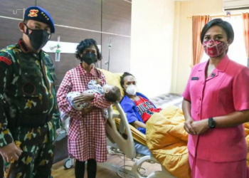 HUT Ke-76 Brimob Kapolri jenguk anggota yang terluka saat bertugas