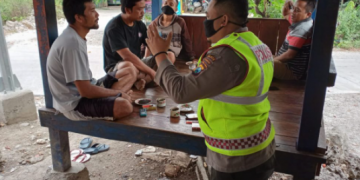 Bhabinkamtibmas Sapa Masyarakat Desa Padangmentoyo