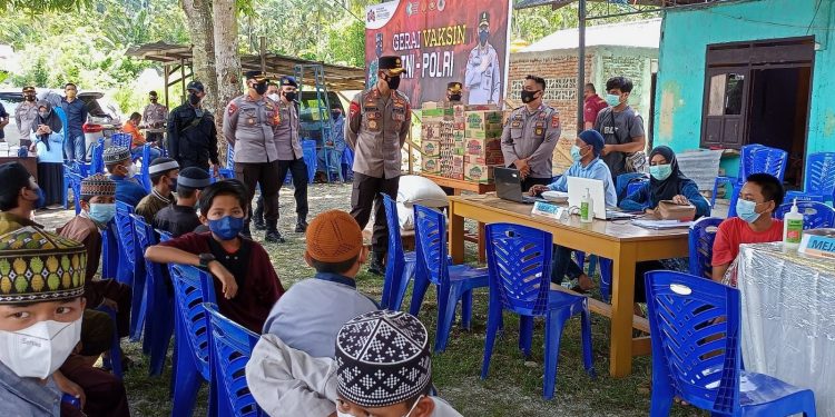 Gerai Vaksinasi TNI-POLRI Layani di Ponpes Al-Manshuroh Poso, Ini Tujuannya