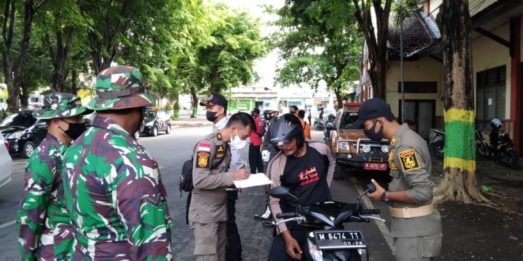 Tim Operasi Yustisi Gabungan Patroli PPKM Level 3 di Sumenep