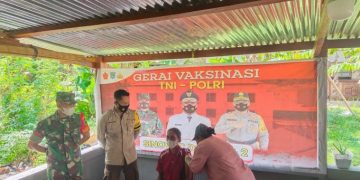 113 Orang Divaksin di Gerai Vaksinasi TNI/Polri Mapolsek Sausapor