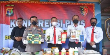 Polda Lampung Pupuk Padat dan Cair Ilegal di Pringsewu
