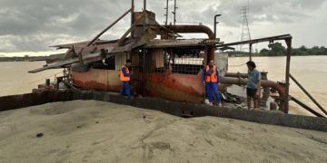 Ditpolair Korpolairud Berhasil Amankan Tongkang Muatan Pasir Ilegal di Jambi