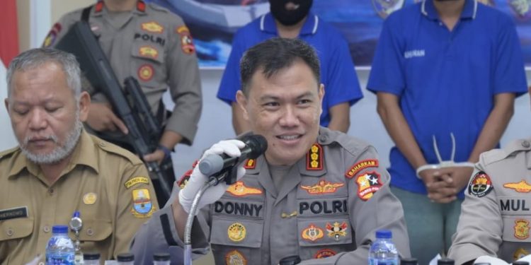 Kepala Subdirektorat Penegakan Hukum Ditpolair Korpolairud Baharkam Polri, Komisaris Besar Polisi Donny Charles Go, SIK