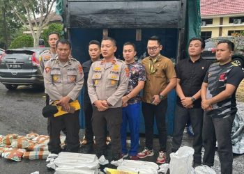 Polres Bangka Barat melaksanakan razia rutin di Pelabuhan Tanjung Kalian, Mentok.
