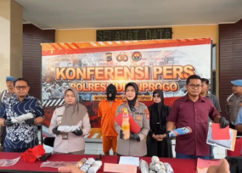 Kapolres Kulon Progo, AKBP Nunuk Setyowati dalam jumpa pers di Mapolres Kulon Progo, Selasa (2/7/2024).
