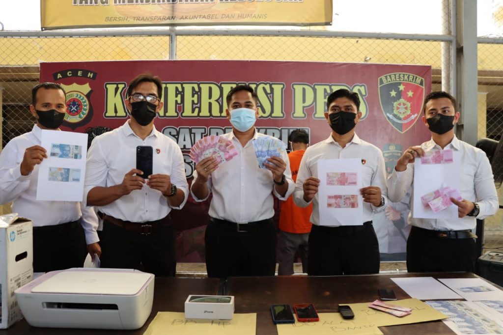 Pasutri di Banda Aceh Ditangkap Polisi, Cetak Uang Palsu Demi Beli iPhone
